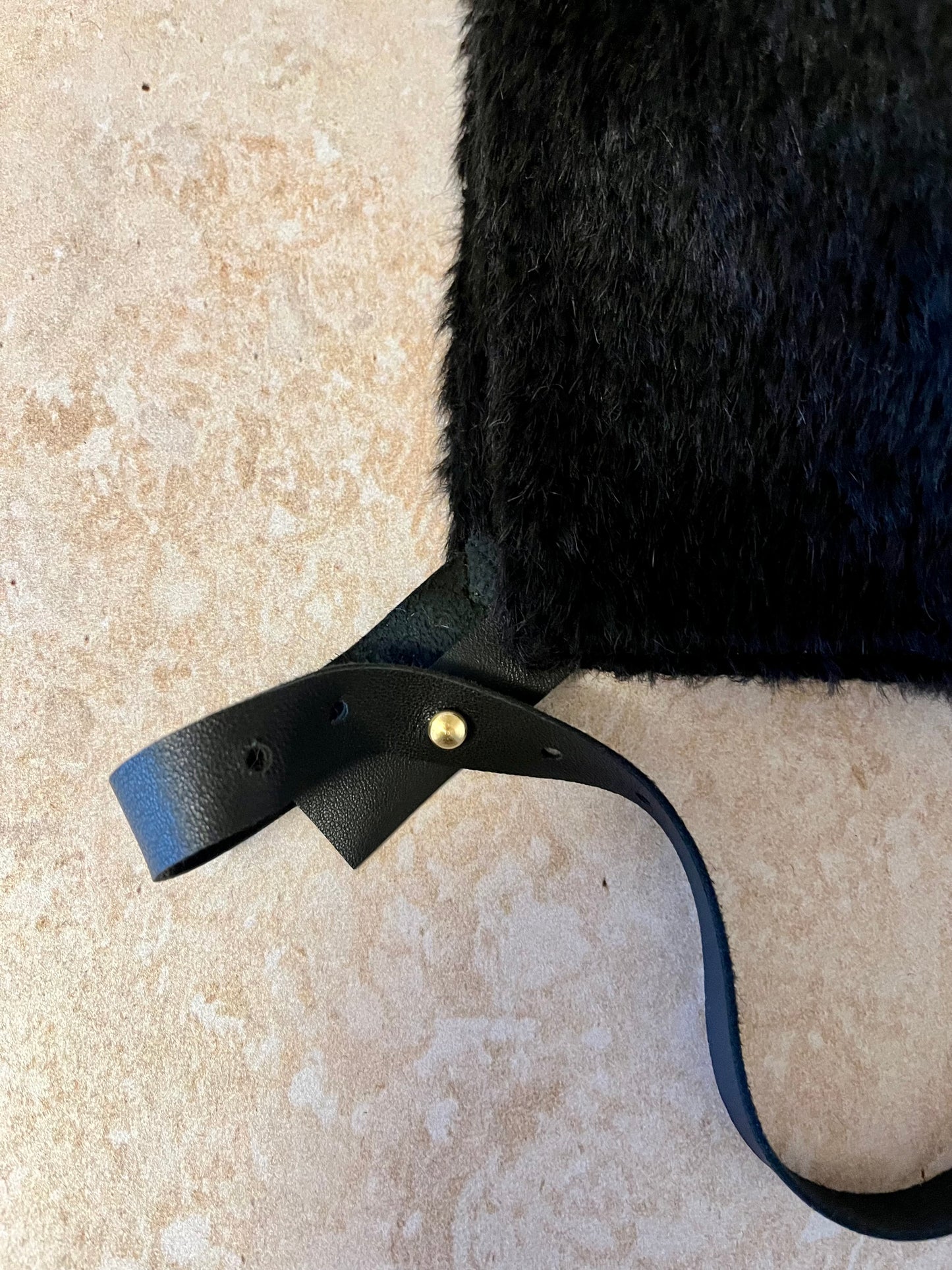 Kapa za odrasle sa gombom - crna