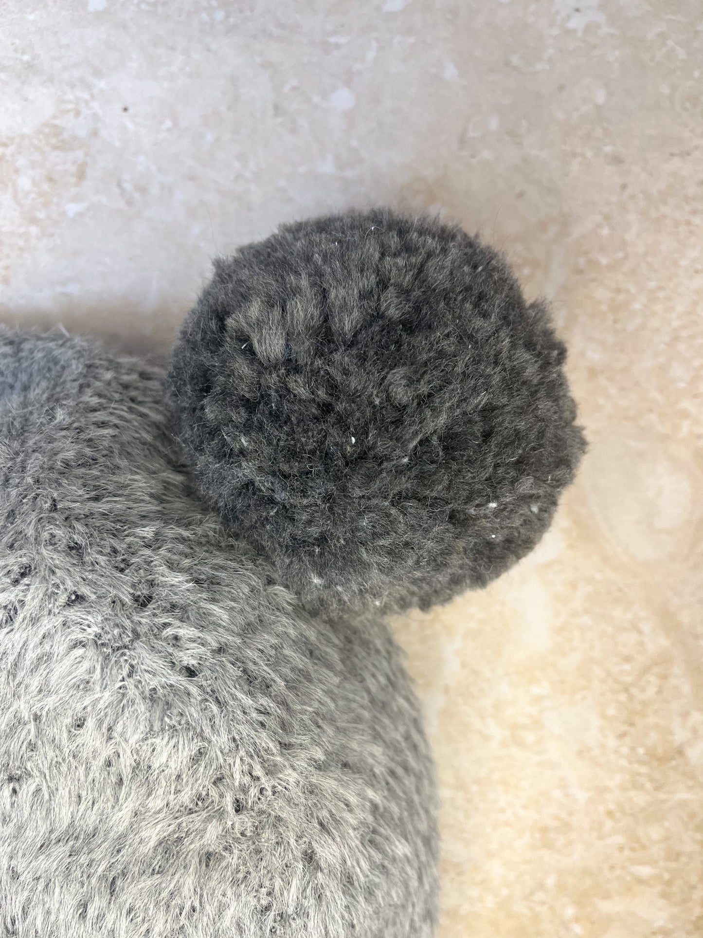 Komplet kapa i kratke rukavice od sive alpake